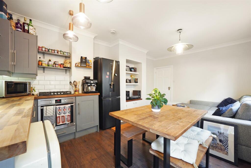 Apartment in London - View 3