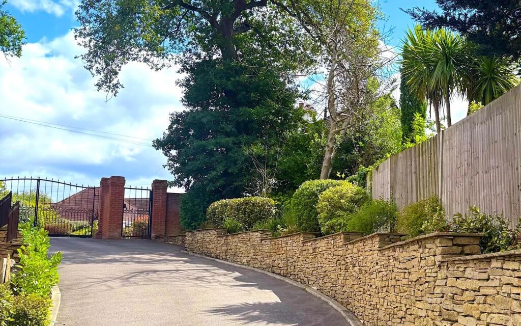 House in Kingston upon Thames - View 4