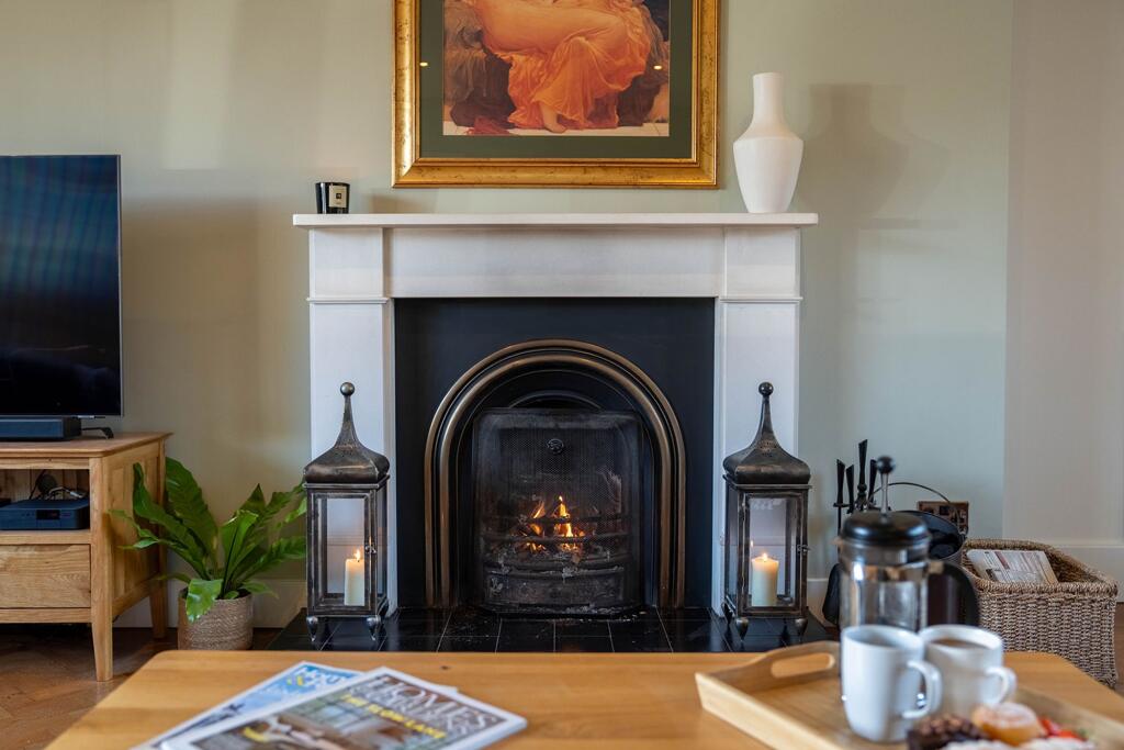 A home worth starting the year in.. No.5 Banks Crescent photo 3