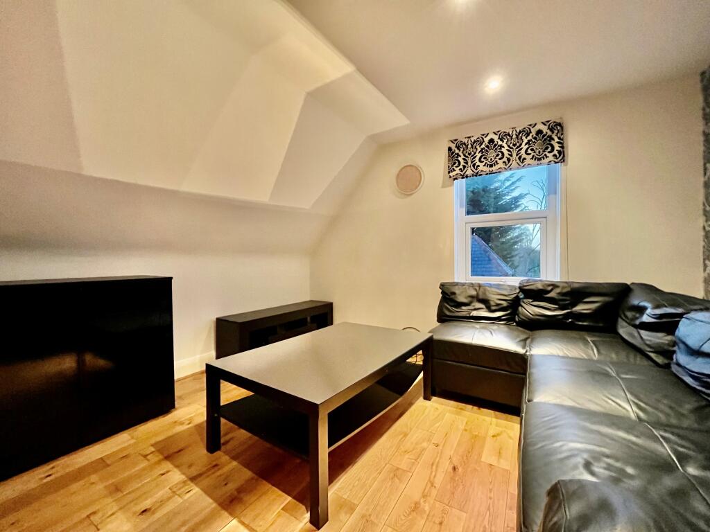 Apartment in Leeds - View 3