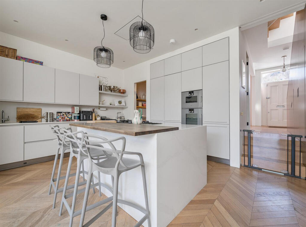 House in London, Brondesbury Park, Brondesbury - View 4