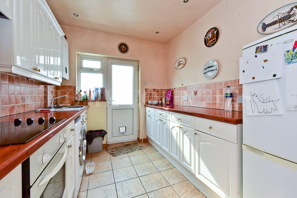 House in Potters Bar, The Royds - More