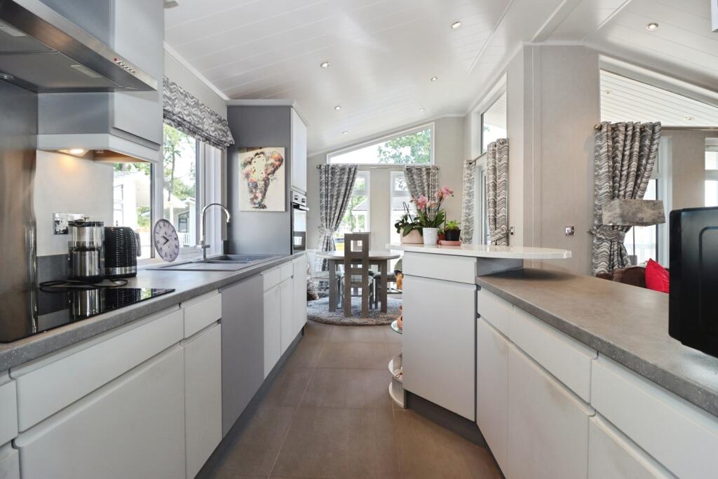Mapleridge Lane, Yate, Bristol, Gloucestershire, BS37 photo 4