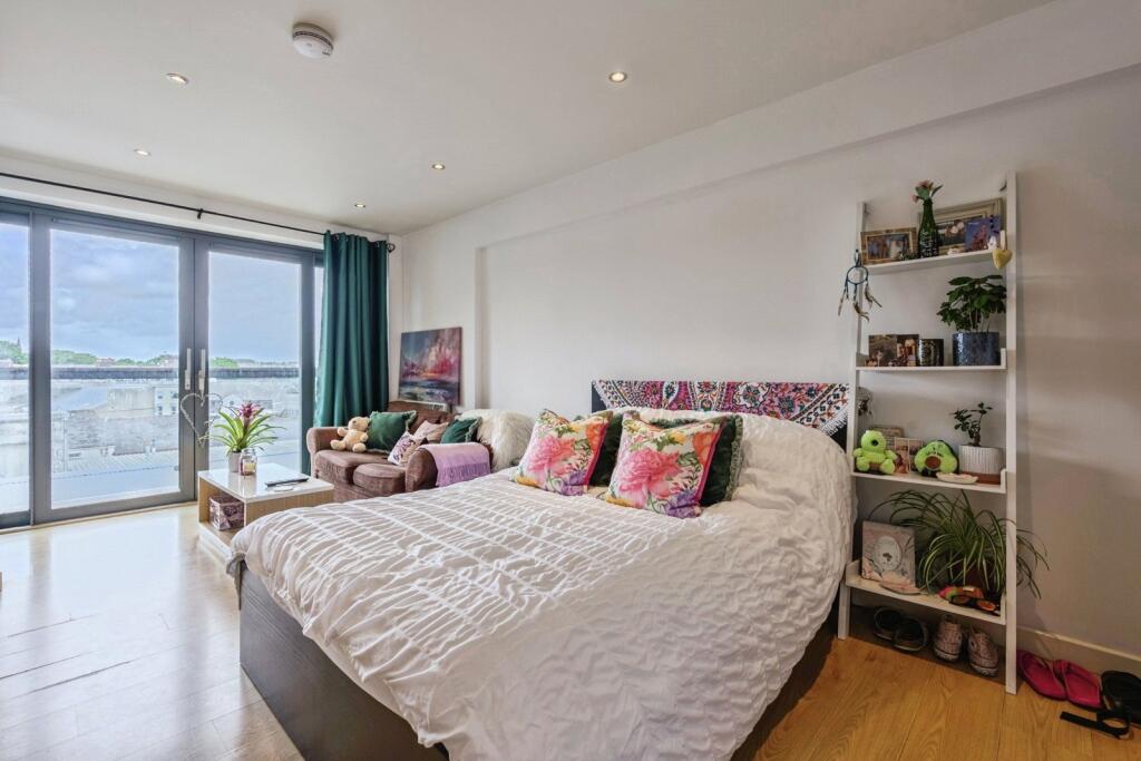 Apartment in Plymouth - View 5