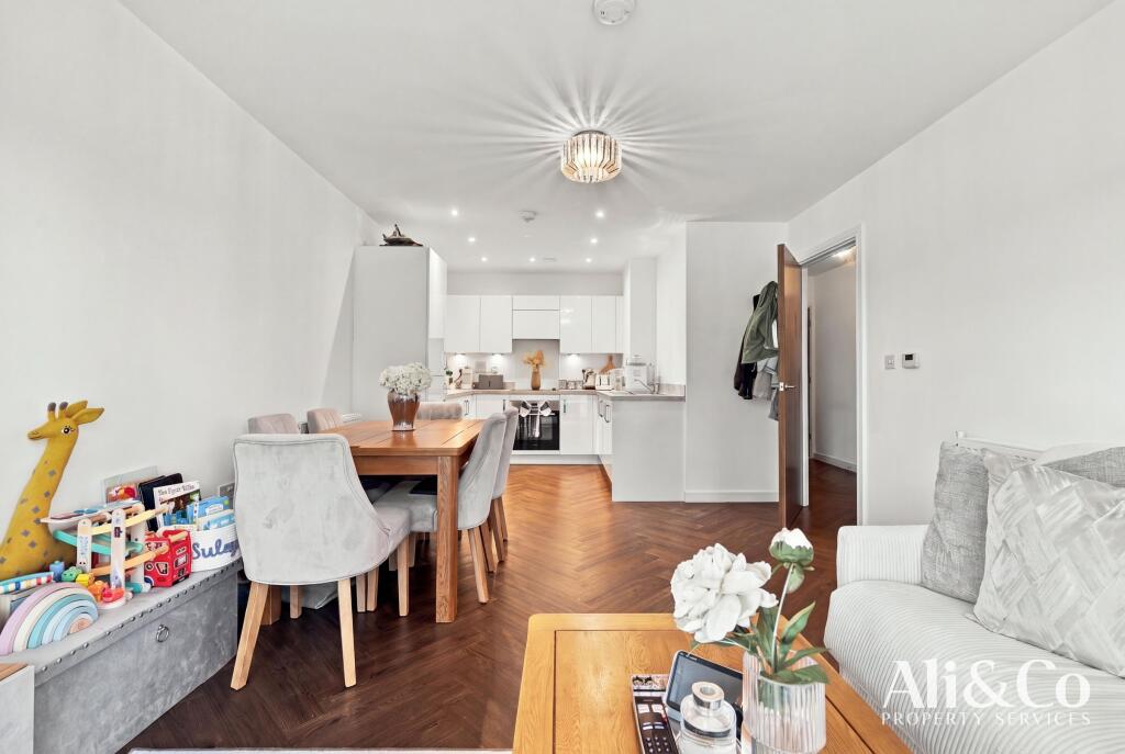 Apartment in Romford - More