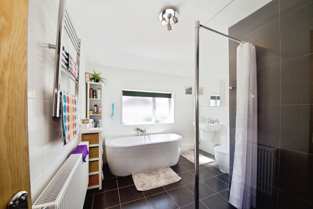 House in Romford - View 2