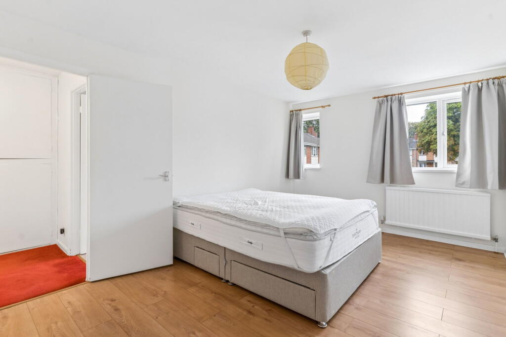 House in North Hertfordshire, Hertfordshire - More
