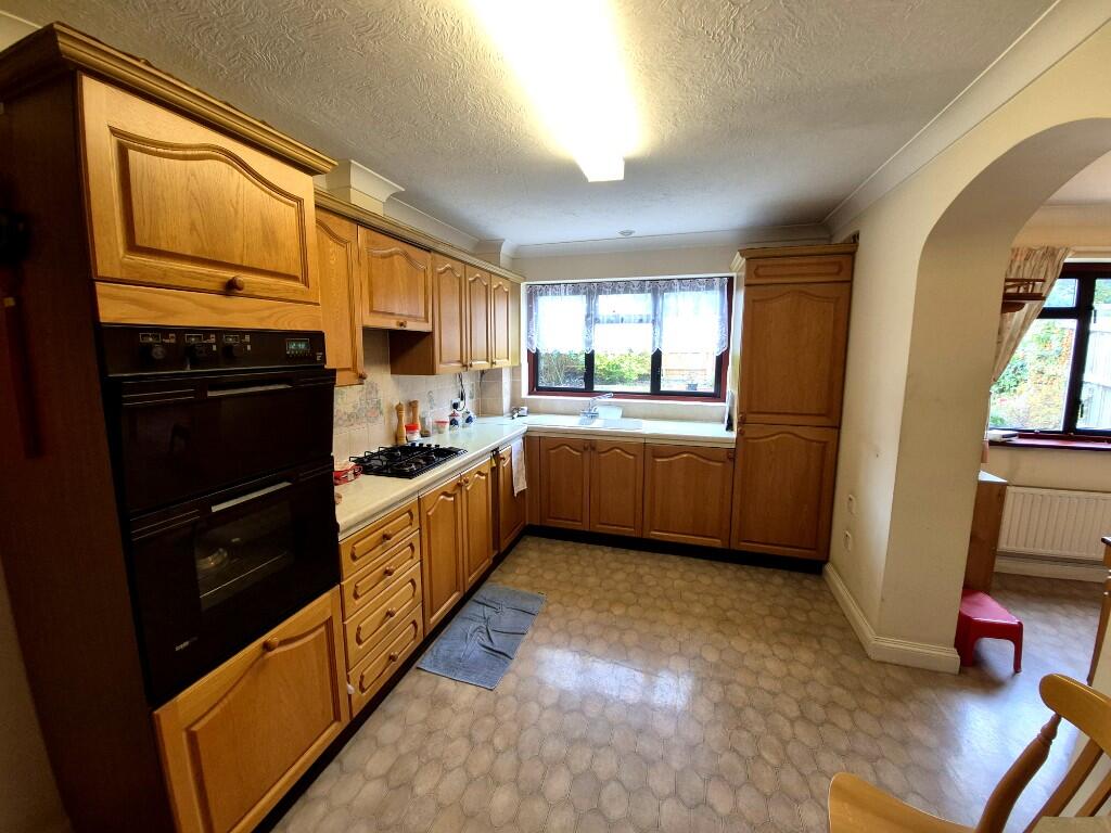 43, Foxglove Close, Gillingham, Dorset, SP8 photo 4