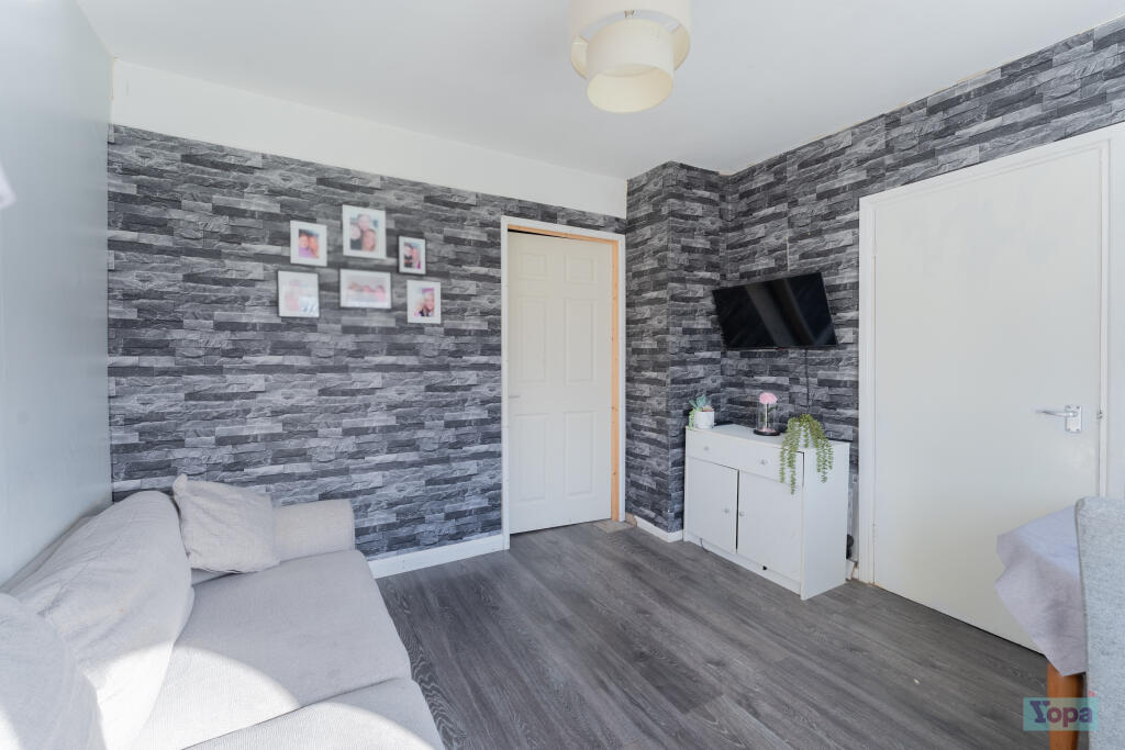 Pooltown Road, Ellesmere Port, CH65 photo 2