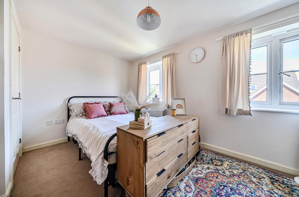 8 Warner Close, Hedge End photo 4