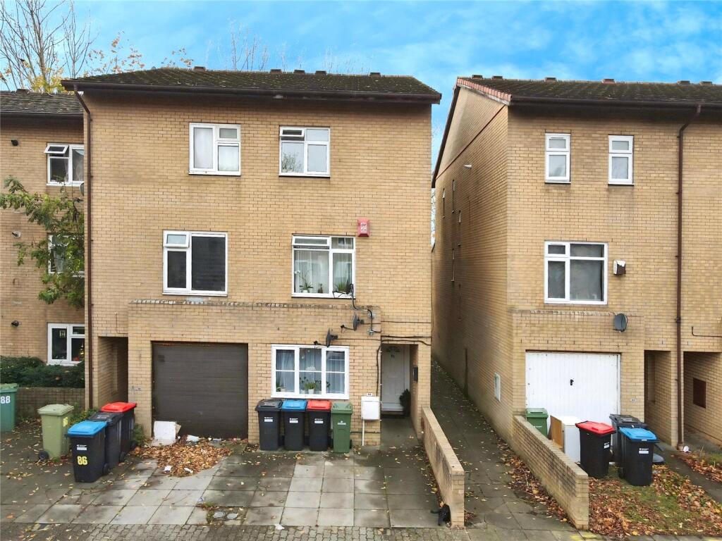 4-bed terraced on Mullion Place, Fishermead, Milton Keynes, £300,000
