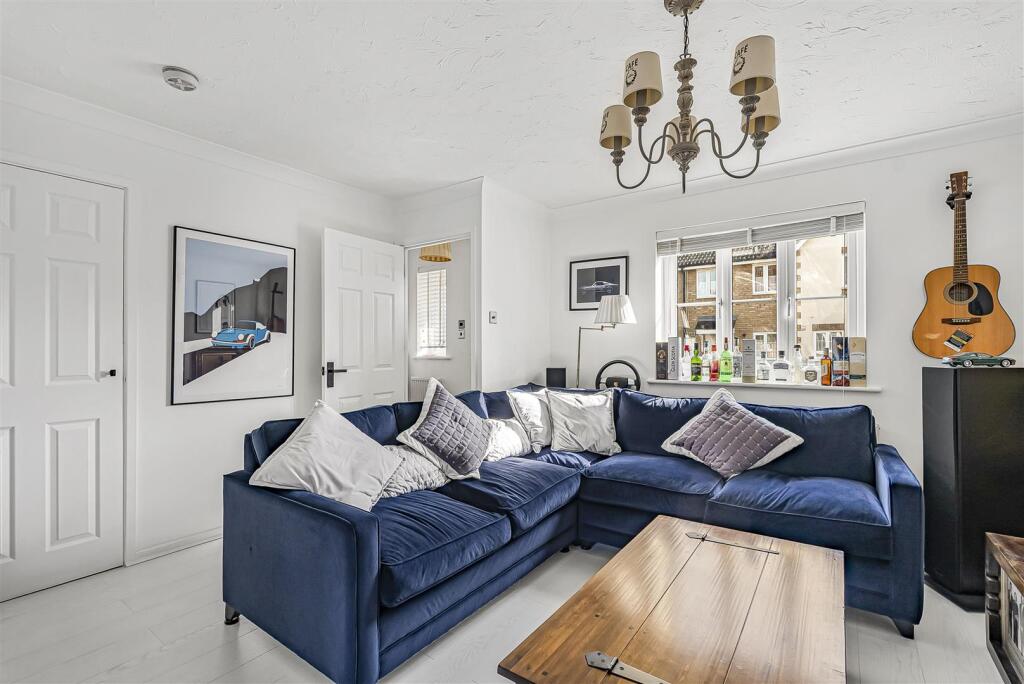 House in East Hertfordshire, Foxholes, Hertford - More