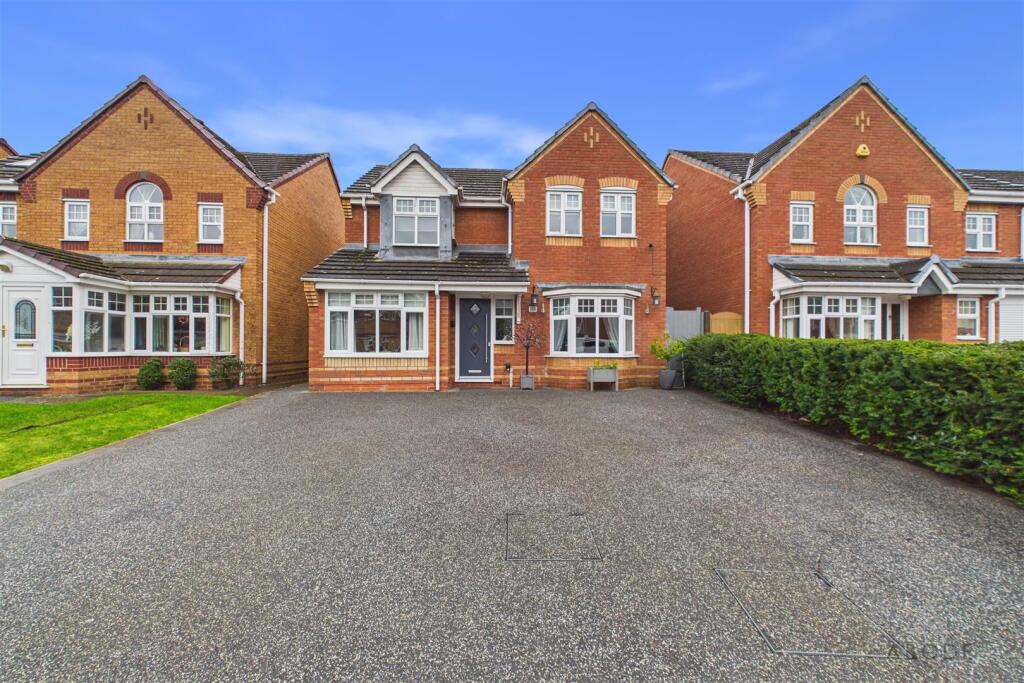 4-bed detached on Moor Furlong, Stretton, £375,000