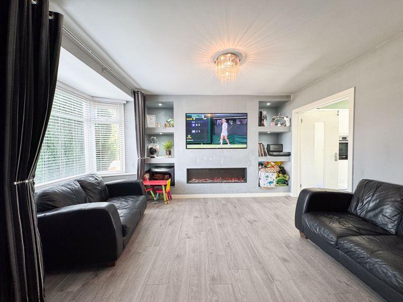 Kenmore Crescent, Greenside photo 3