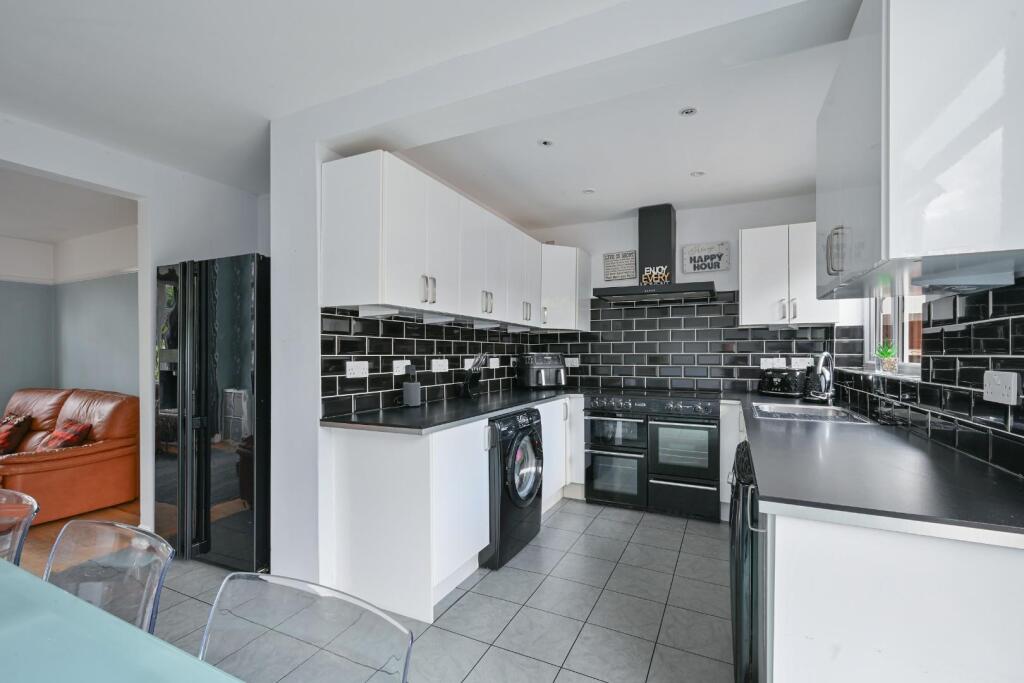 House in Kingston upon Thames - View 4
