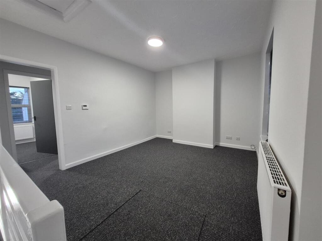Apartment in Northampton - View 3