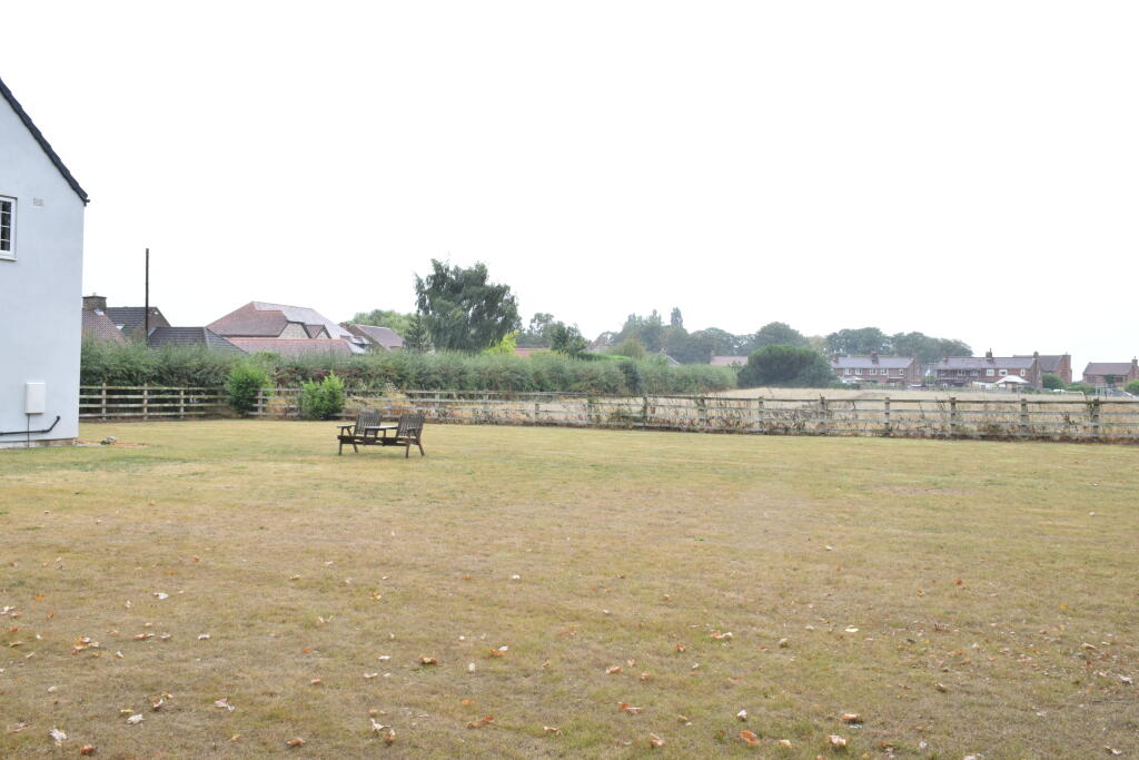 House in Wakefield, Birkin - View 5