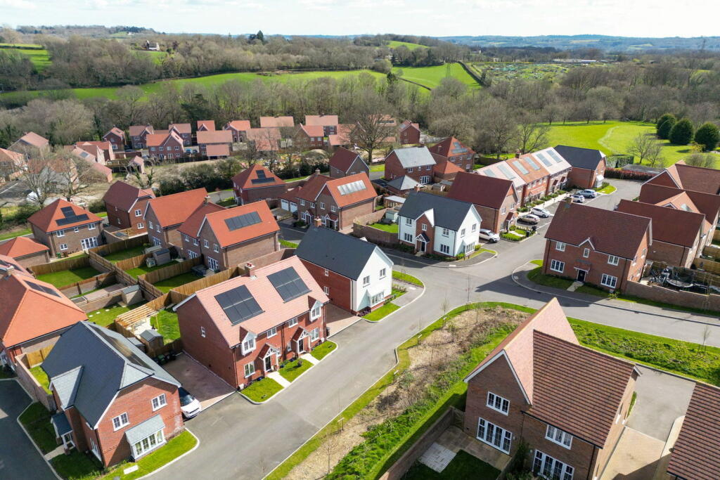 Walshes Road, Crowborough, East Sussex, TN6 3RB photo 3