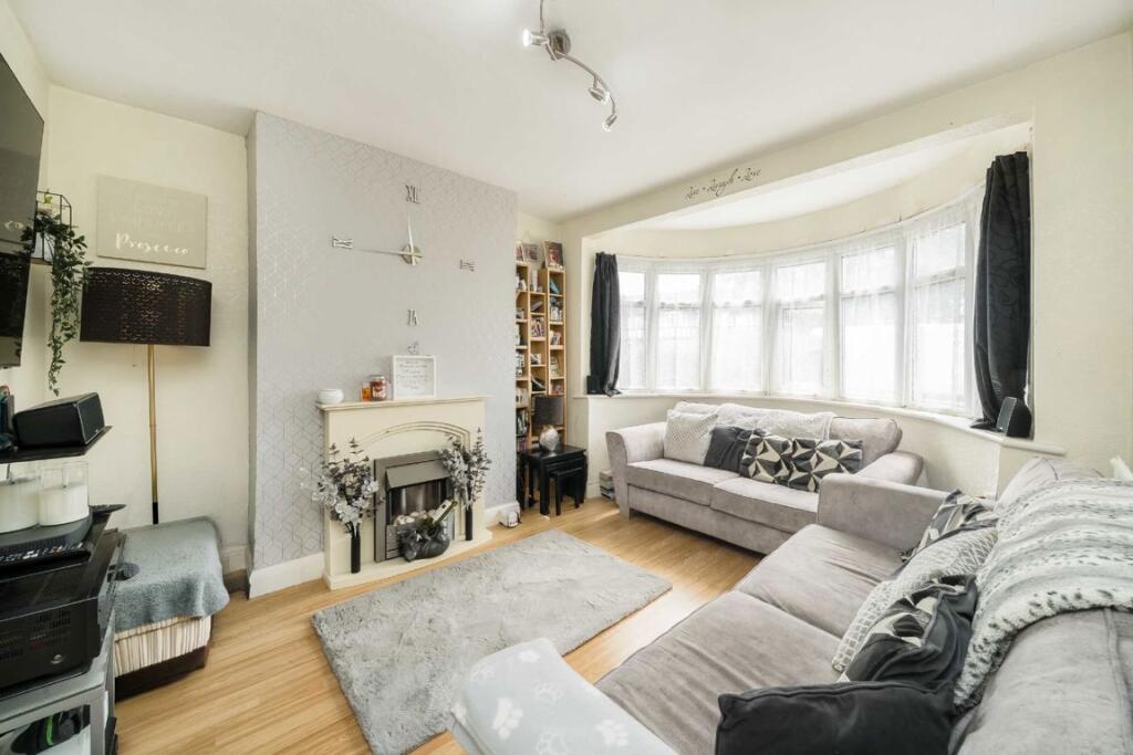 House in London, London Borough of Harrow - View 2