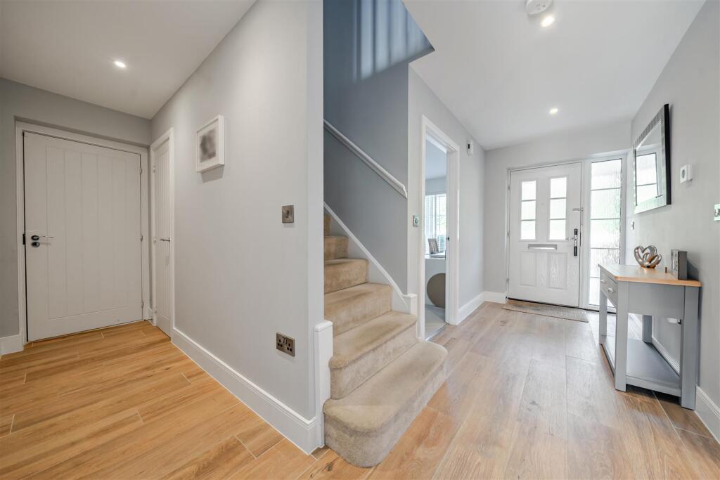 House in Basingstoke and Deane, Longacre, Kempshott Park - View 5