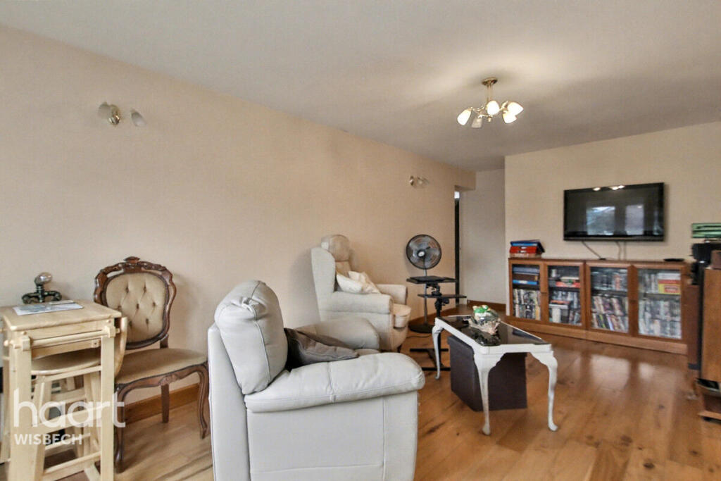 Queen Elizabeth Drive, Wisbech photo 2