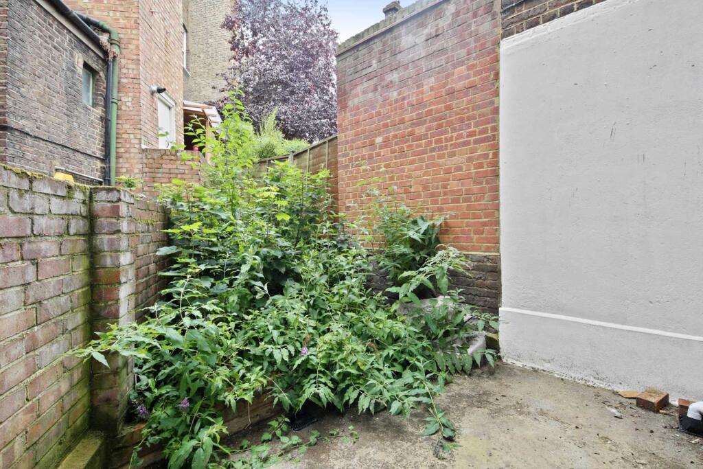 3 bedroom maisonette for rent