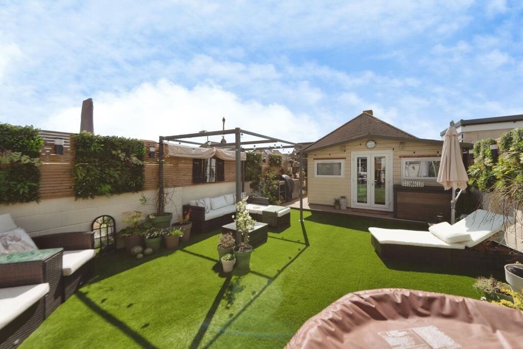 Central Road, Fareham, Hampshire, PO16 - View 4