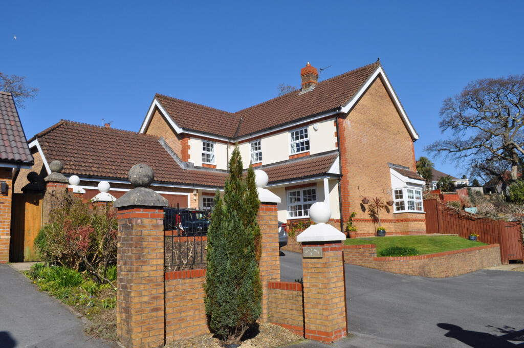 Main image of property: Heneage Drive, West Cross, Swansea Sa3 5br