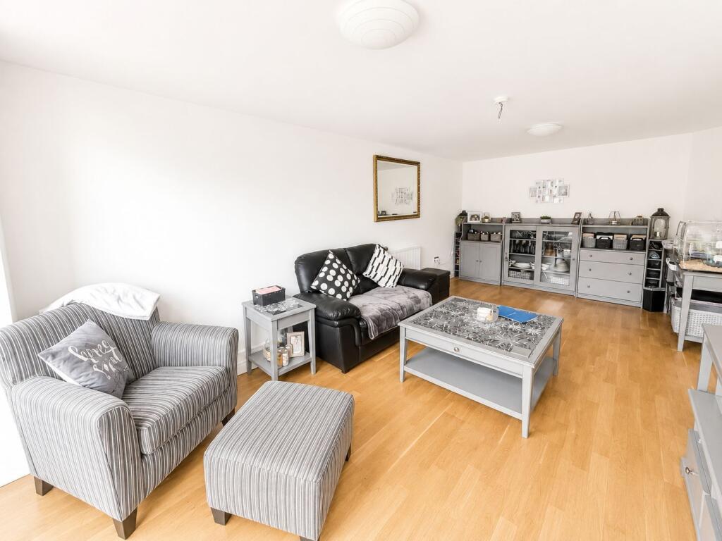Apartment in Bradford, Clayton - View 2