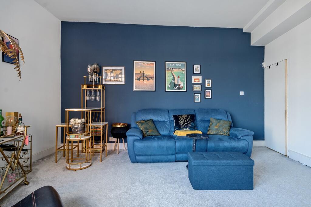 Apartment in Portsmouth, Southsea - More
