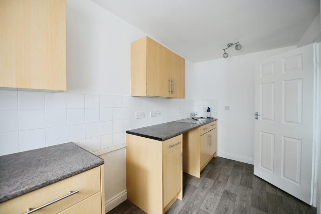 Apartment in Thurrock, Essex - More