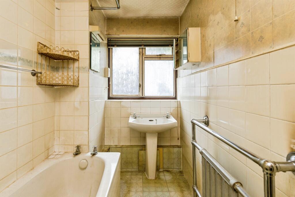 House in Redhill - View 5