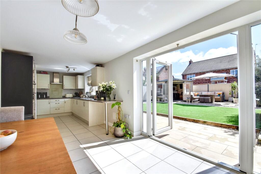 Ivy Crescent, Bevere, Worcester, Worcestershire, WR3 photo 2