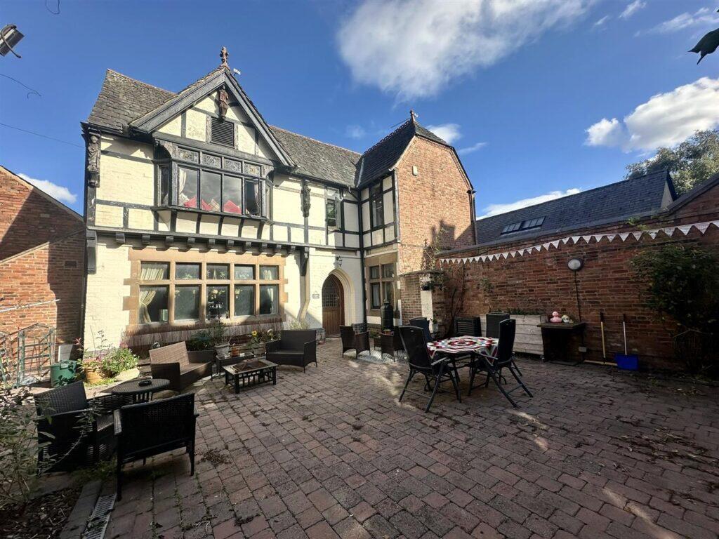 Apartment in Leicester - View 3
