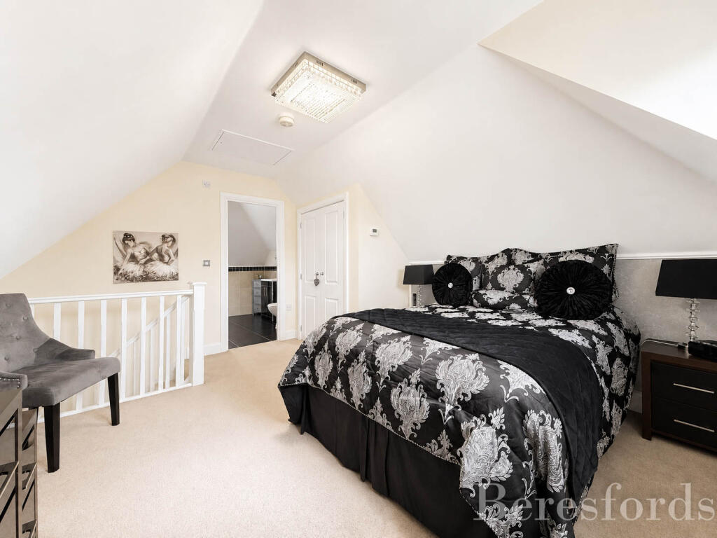 House in London, Gidea Park - More