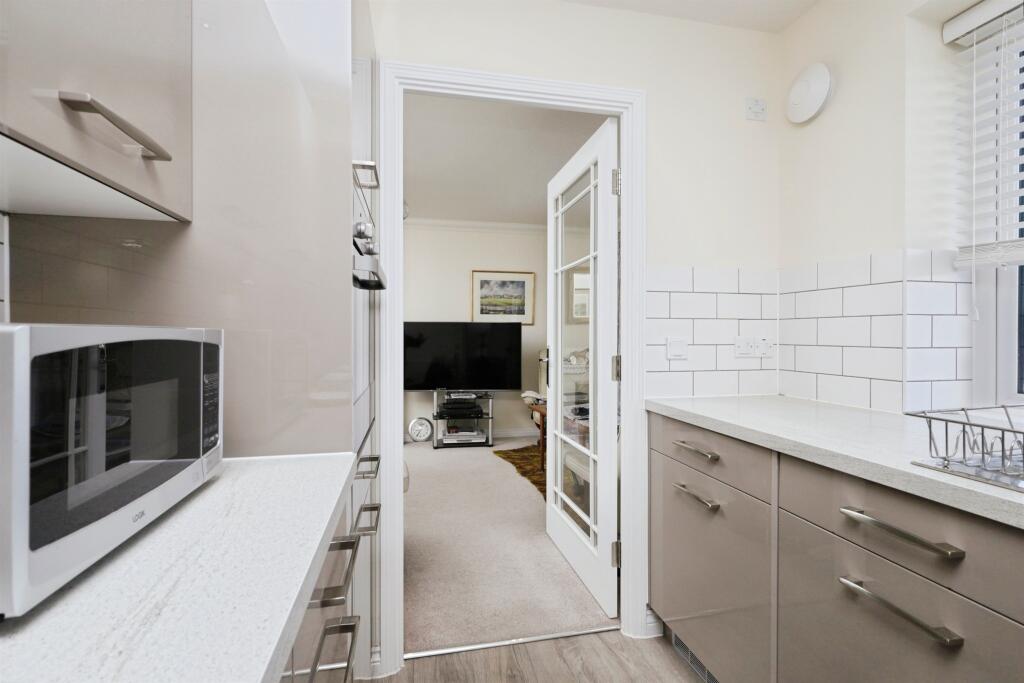 Southfields Road, Eastbourne photo 5