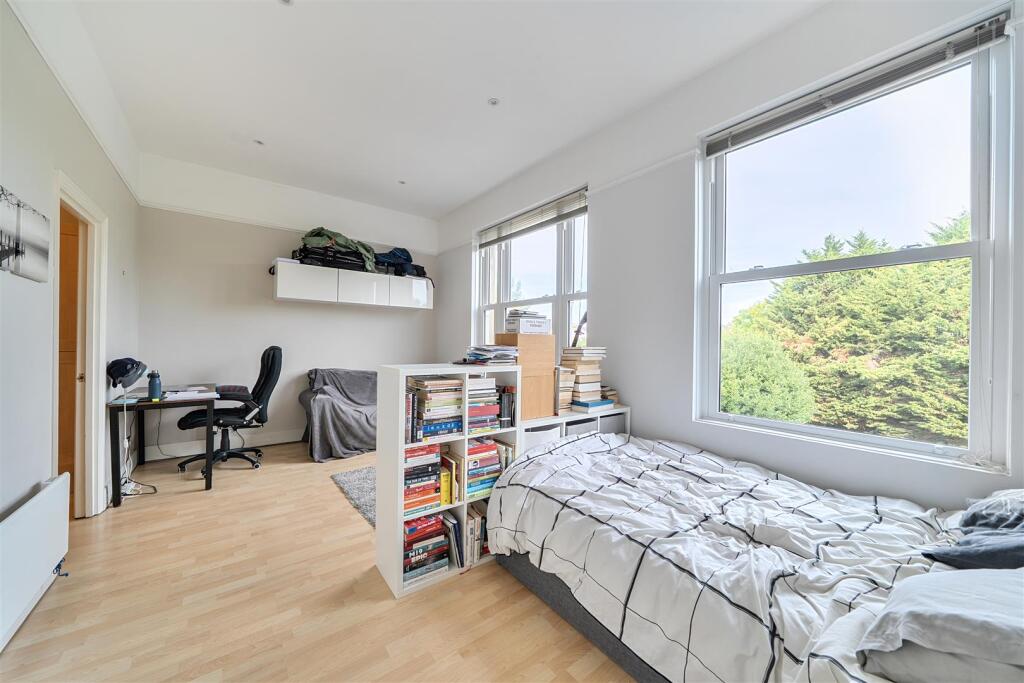 Apartment in Kingston upon Thames - View 5