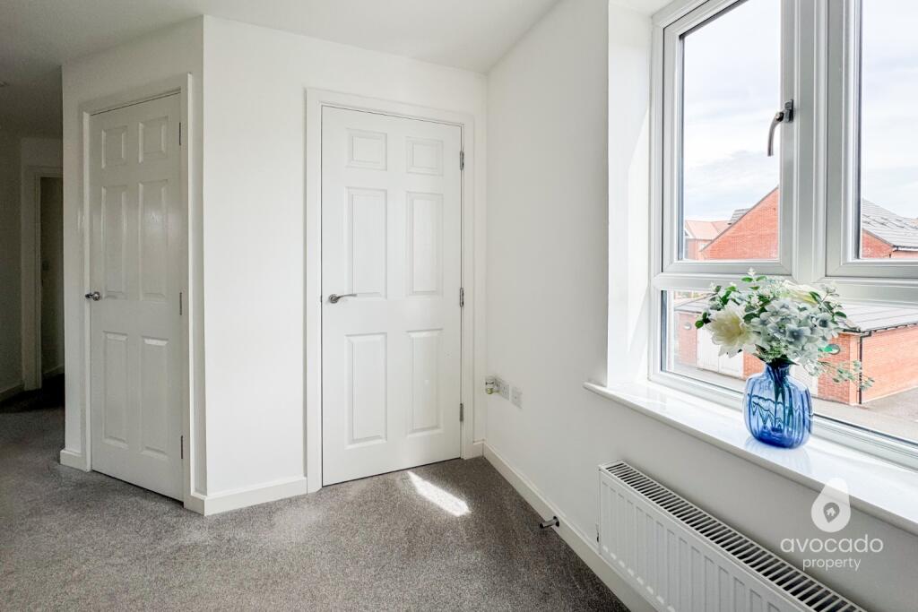 Apartment in Shinfield, Ryeish Green - View 4