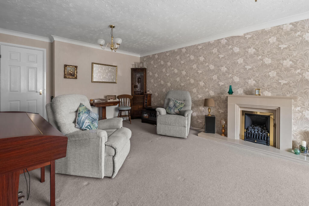 House in Worcester - View 5
