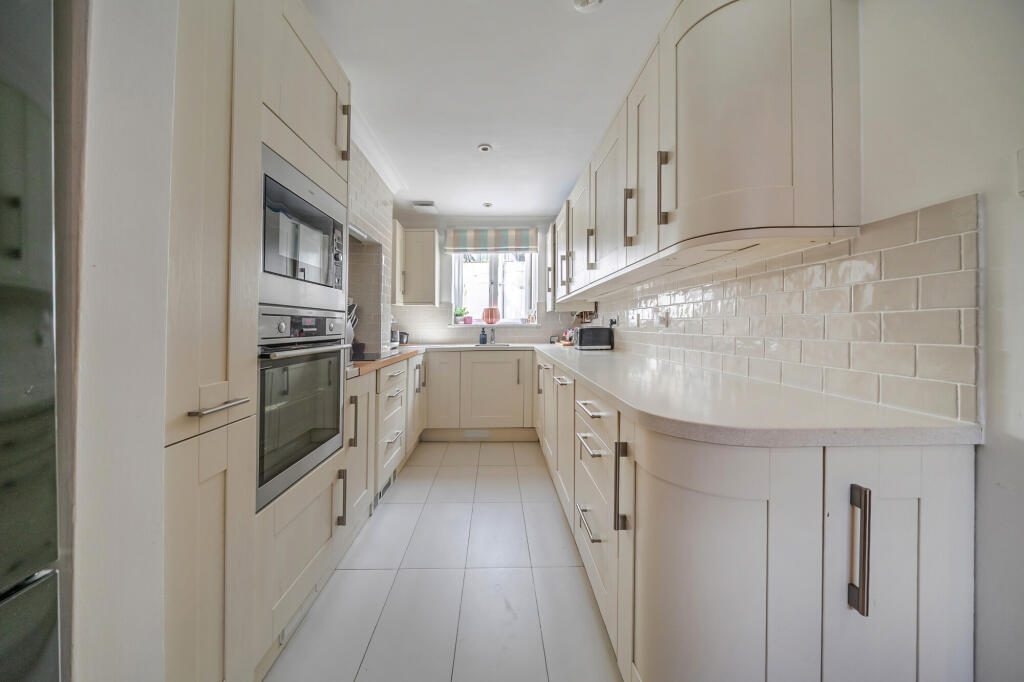 House in Slough - View 3