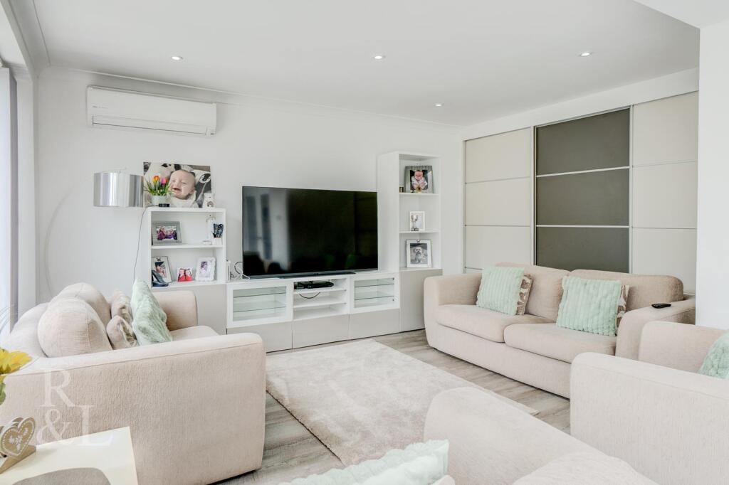 House in Nottingham, Ruddington - More