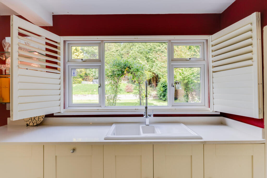 Windsor Avenue, Radyr, Cardiff - More
