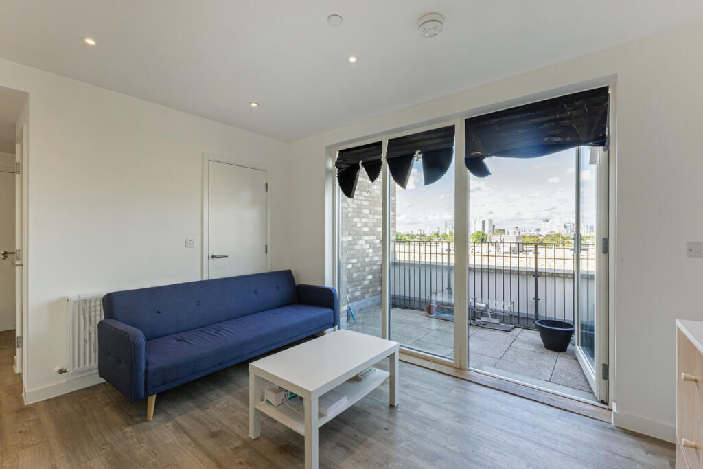 Apartment in London, Earlham Square, Forest Gate - View 2