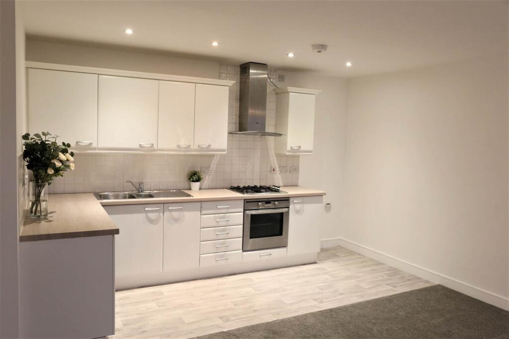 Long Acre House, Pettacre Close, SE28 0PA photo 2