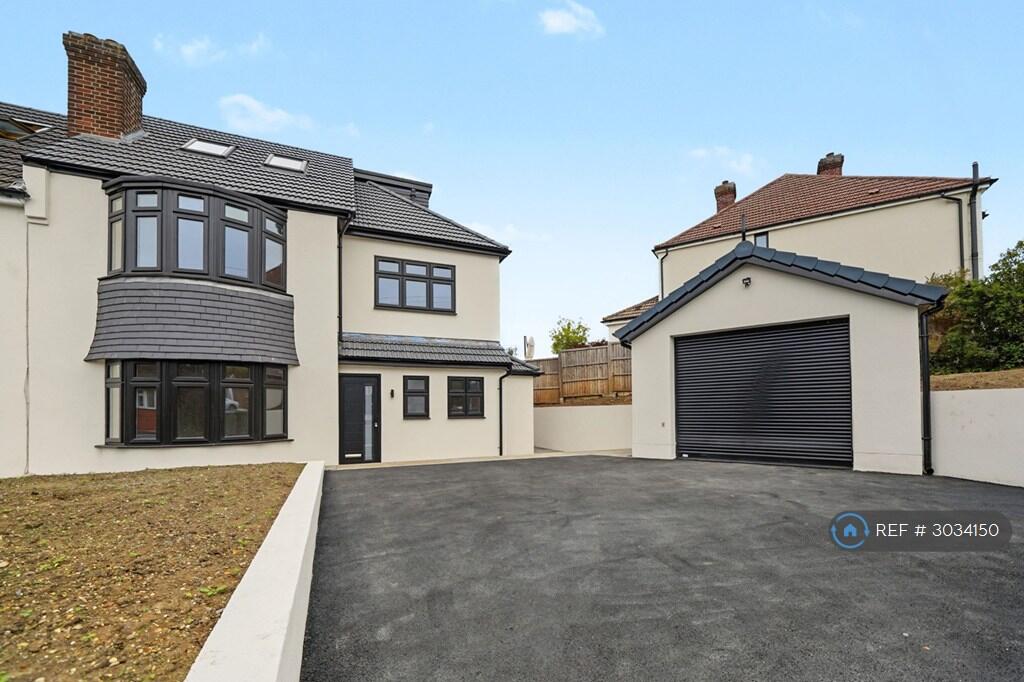 Main image of property: Castlewood Drive, London, SE9