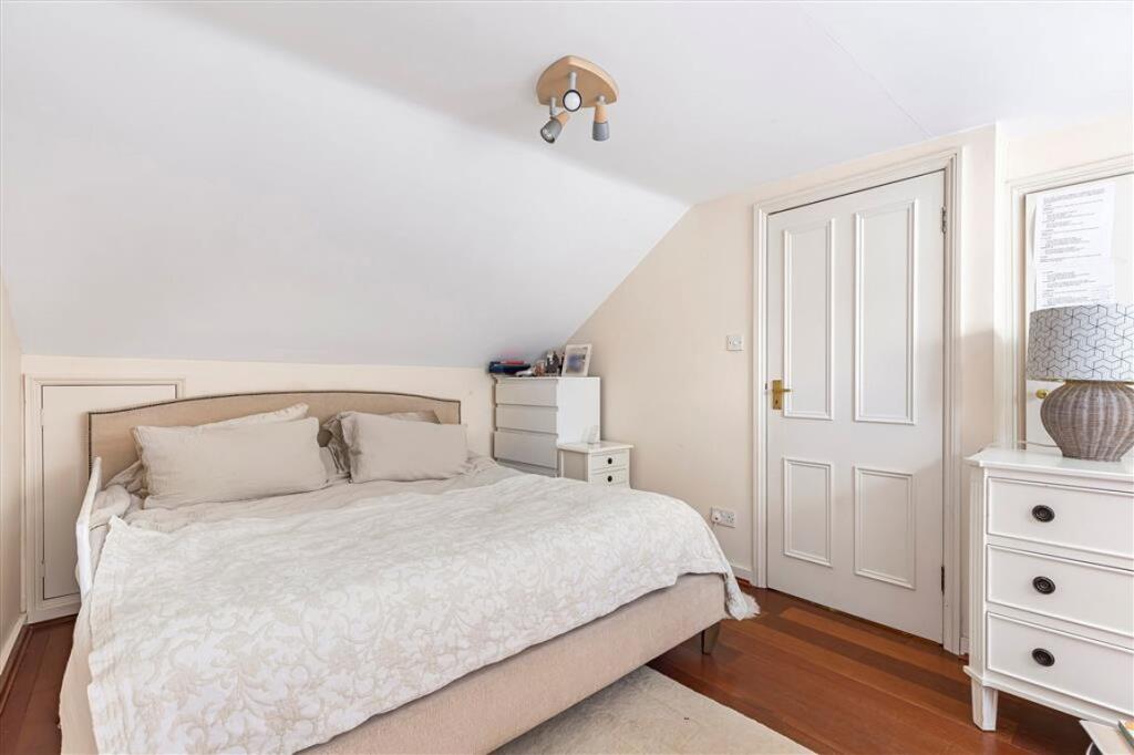 House in London - View 4