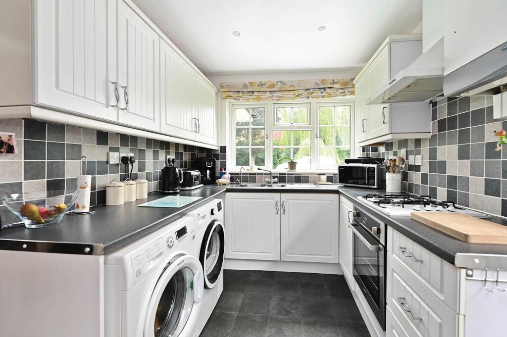 House in Basingstoke and Deane, Buckskin - View 3