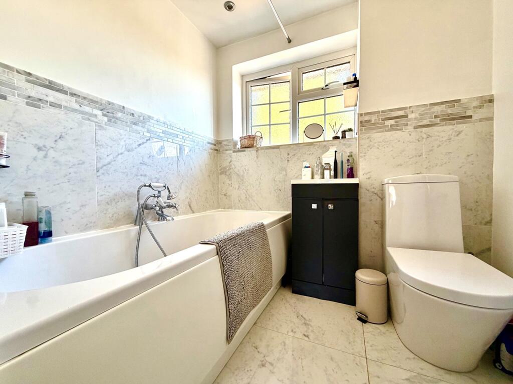 House in Kingston upon Thames - View 4