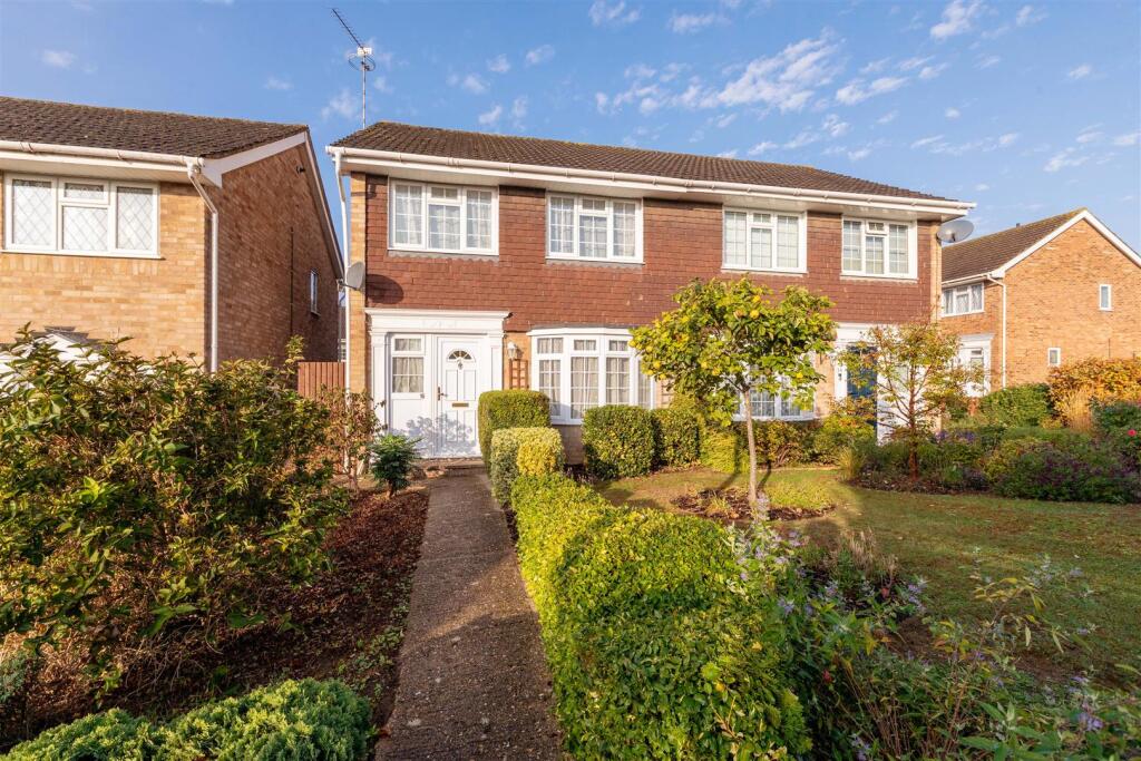 3-bed semi-detached on Grafton Close, Maidenhead, £495,000