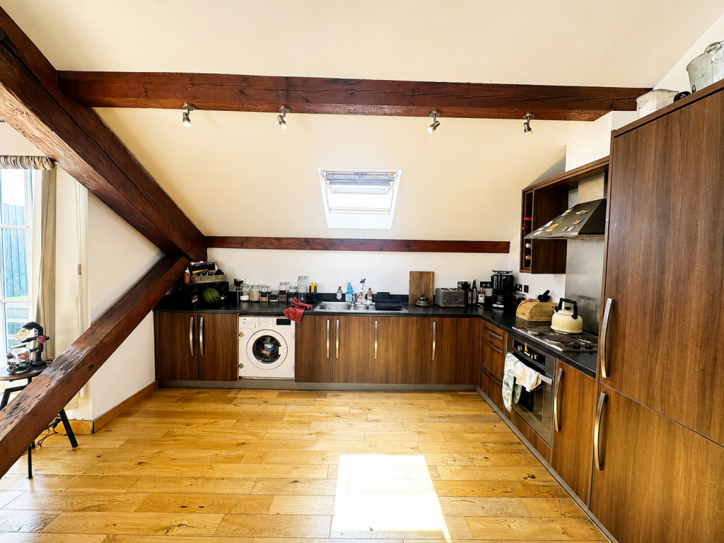 Apartment in Wirral, Liverpool City Region - View 2